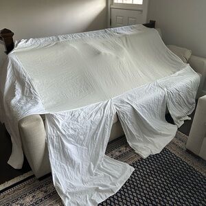 42”!!! Used Nautica White Twin XL Dorm Paneled Bedskirt.